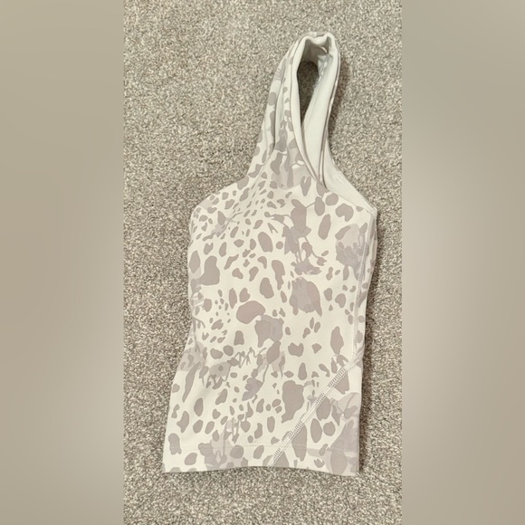 ✨ Lululemon White Cheetah Print Align Tank - Picture 4 of 7